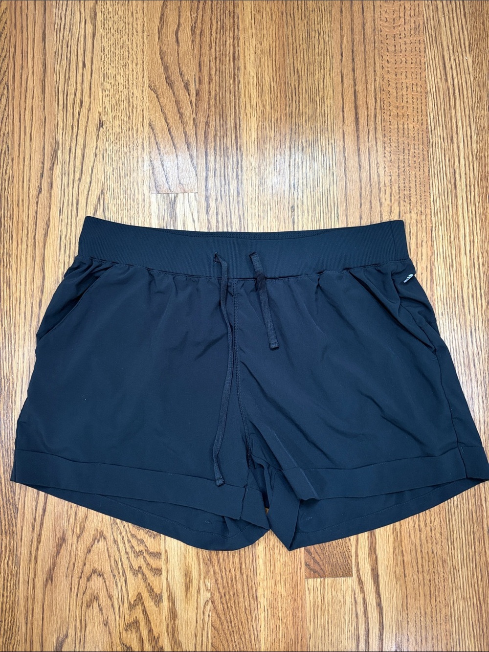 Zella Athletic Shorts - Cuffed, Unlined (L)